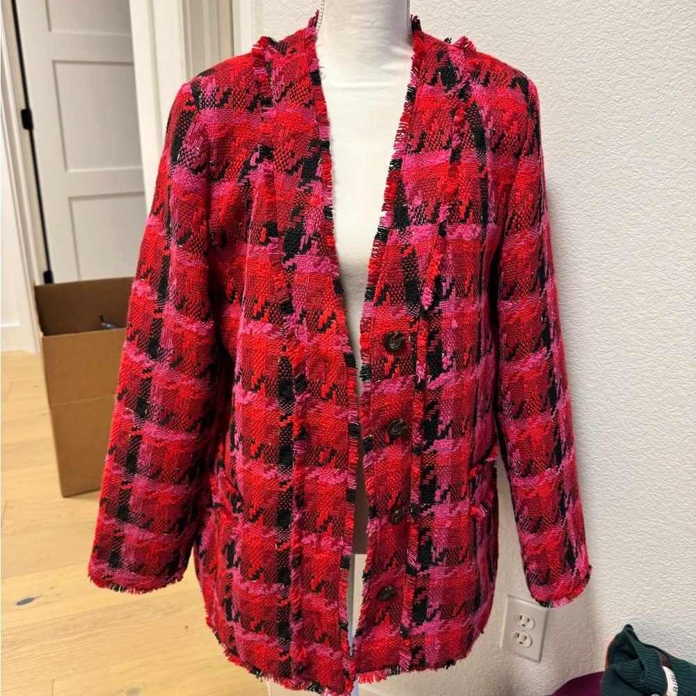 Ann Taylor houndstooth blazer. Hem is frayed that’s style of jacket. Super fun